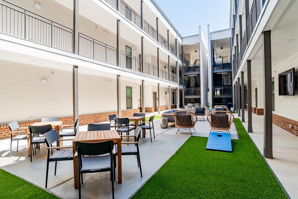 the edition on rosemary apartments near unc chapel hill outdoor courtyard